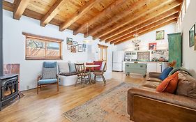 Heart Of Santa Fe - Adorable Hideaway - King And Queen - Walk To Everything - Fireplace - Ac